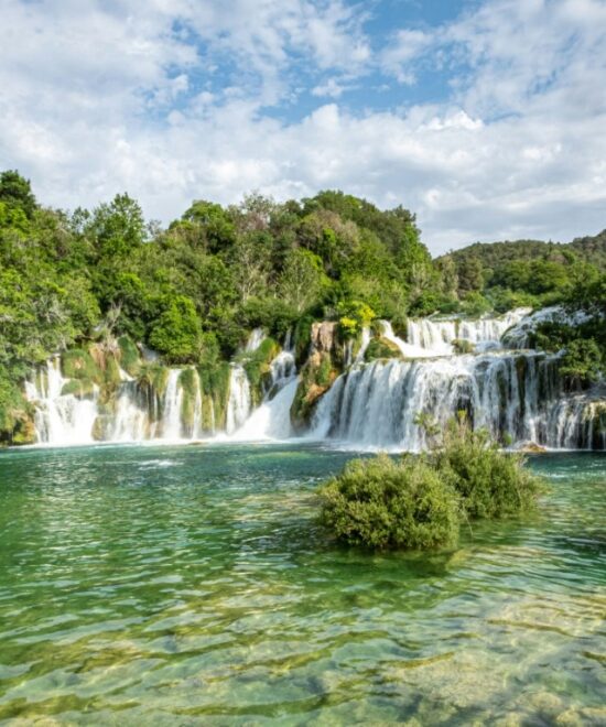 Udhetim ne 3 shtete : SPLIT-PARKU NATYROR KRKA-DUBROVNIK-MOSTAR.